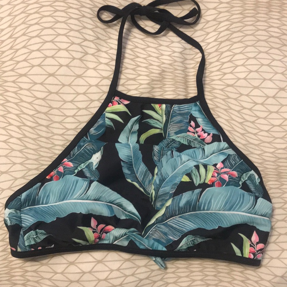 Bathing suit top- sz M, D cup